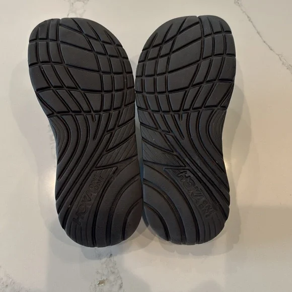 Excellent condition- Hoka Recovery Slide. Size M11 - Picture 3 of 3